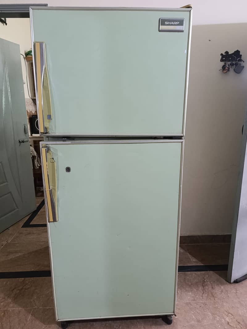 SHARP Large Size Refrigrator 0