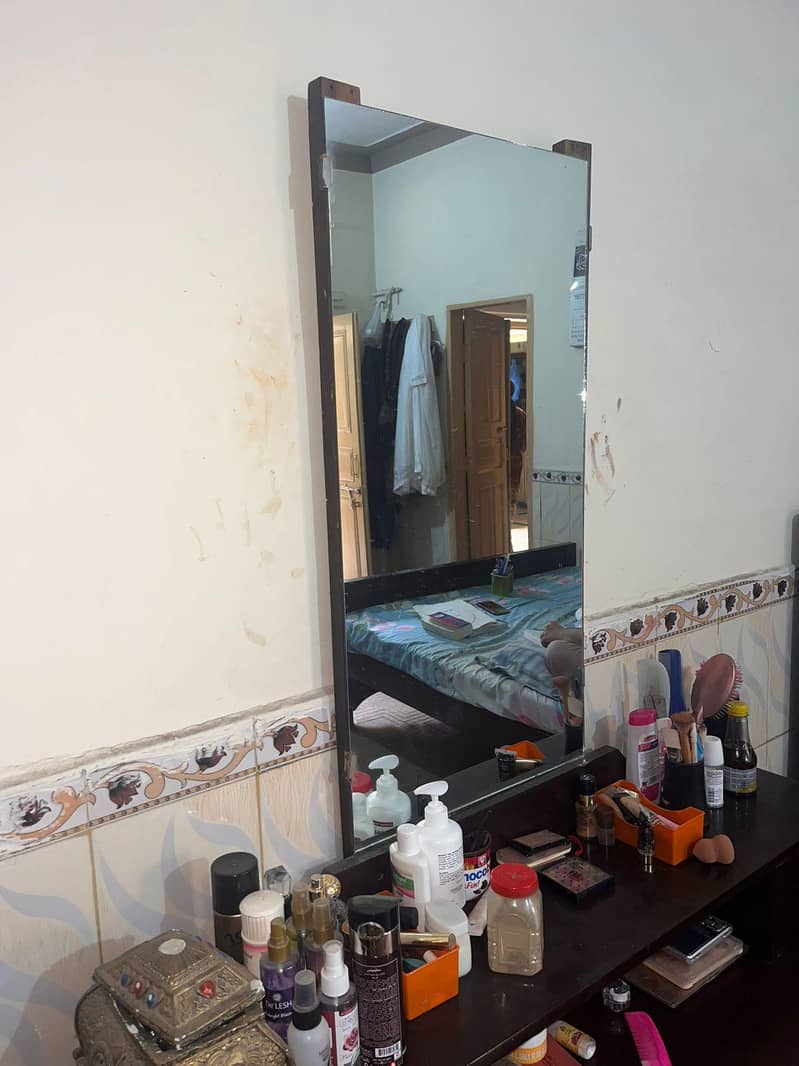 Dressing mirror table 1