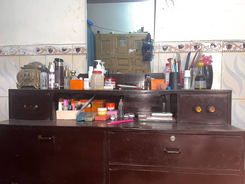 Dressing mirror table 3