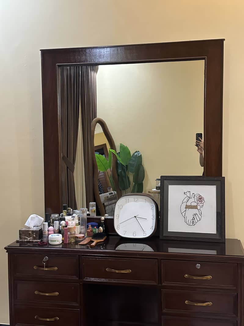 Dressing table 0