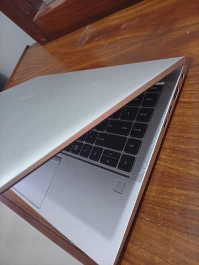 CORE i7.11GEN 8GBREM 256SSD