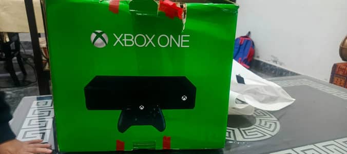 Xbox S | two Controllers | 1 TB | Console