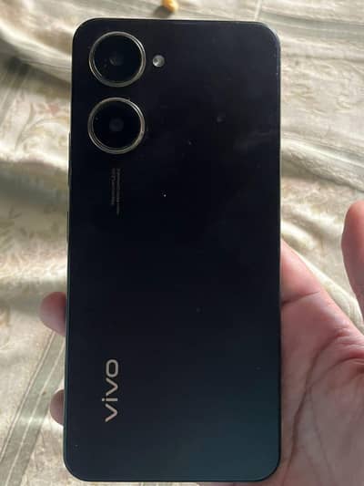 10 by 10 condition koi issues nhi ha 4 ram 128 gb memory 03446490924