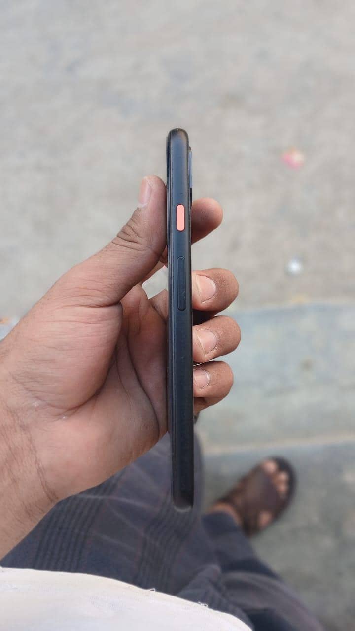 Google Pixel 4 3