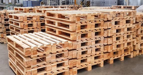 Woods For sale/ wooden pallets for sale / plastic pallets for sale