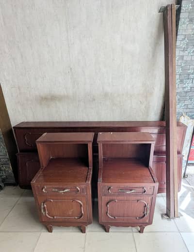 King Sized Antique Bed made in Pane Pily Wood Urgent Sale