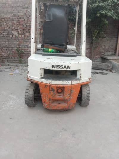 Lifter for sale | 2.5 ton lifter available | Lifter in Lahore