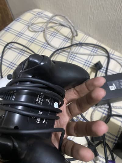 Xbox one 1 tb with one xbox series x controller and one copy controlle