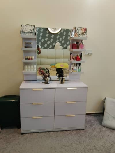 dressing tapel for sale good condition like new