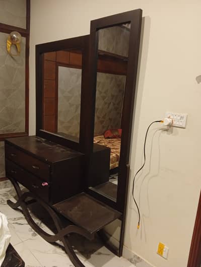 Dressing Table with mirrors
