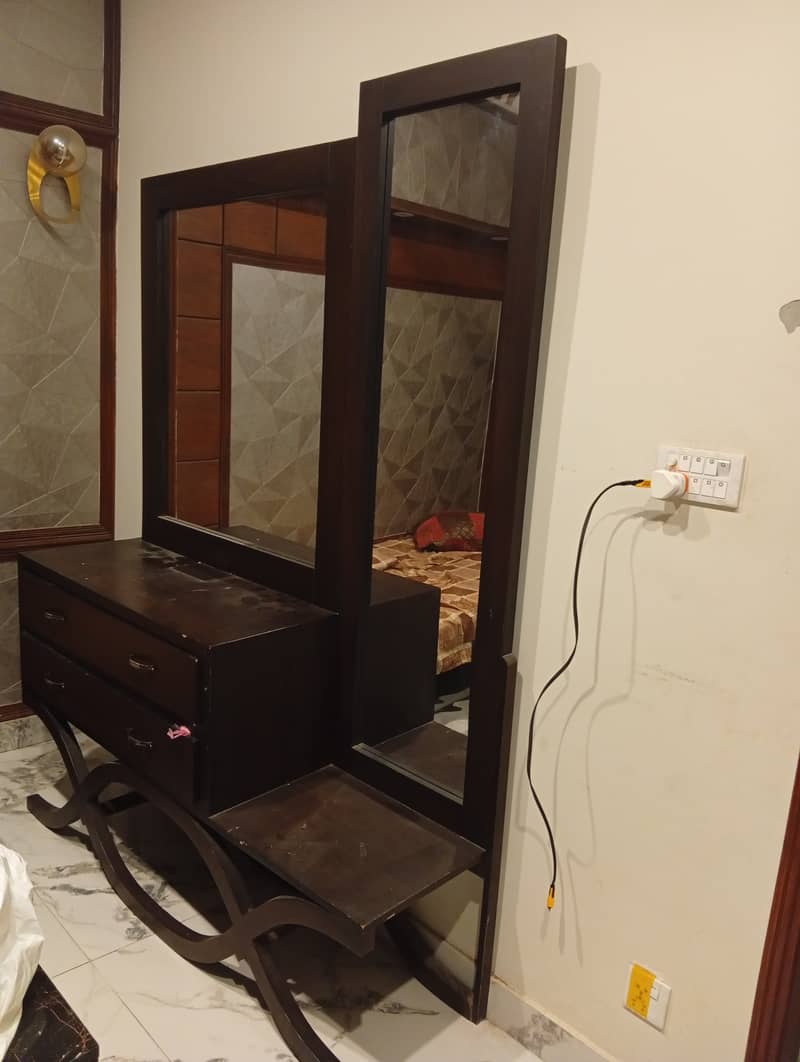 Dressing Table with mirrors 0