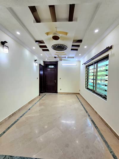 G-13 30x60 Upper Portion 3 Bed 3 Bath Meters Separate.