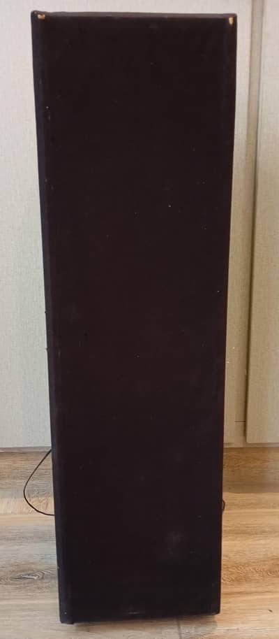 specially made speakers with built in woofer in all 4 as well