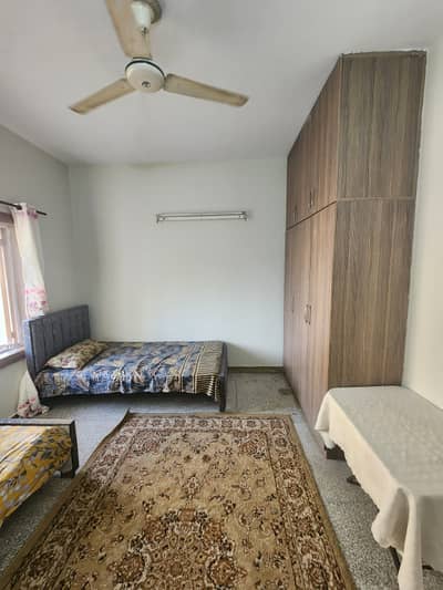 Furnish room available in G11/3 foundation for job holder bachelor