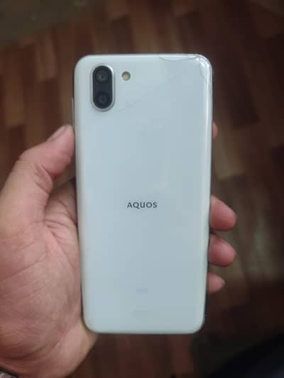 Aquos R2