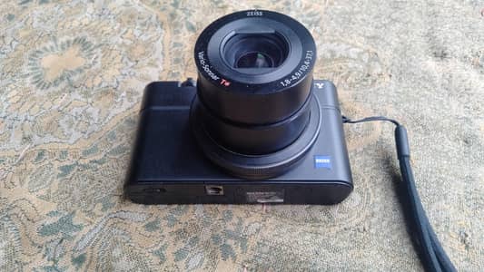 sony Rx100 new camera for sale Argent condition 10by 10  25000