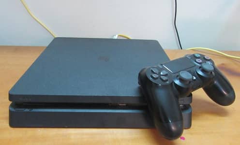 PS4 Slim 500GB Open box Exellent Quality with 2 controller and 3 games