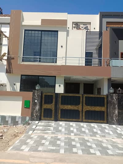 Solid Facing Park House For Sale In Bahria Nasheman