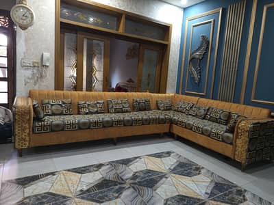 L shaped 7 seater with table