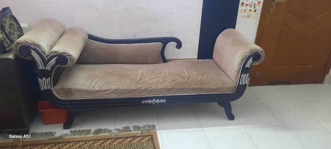 Elegant Wooden Chaise Lounge / Daybed Sofa