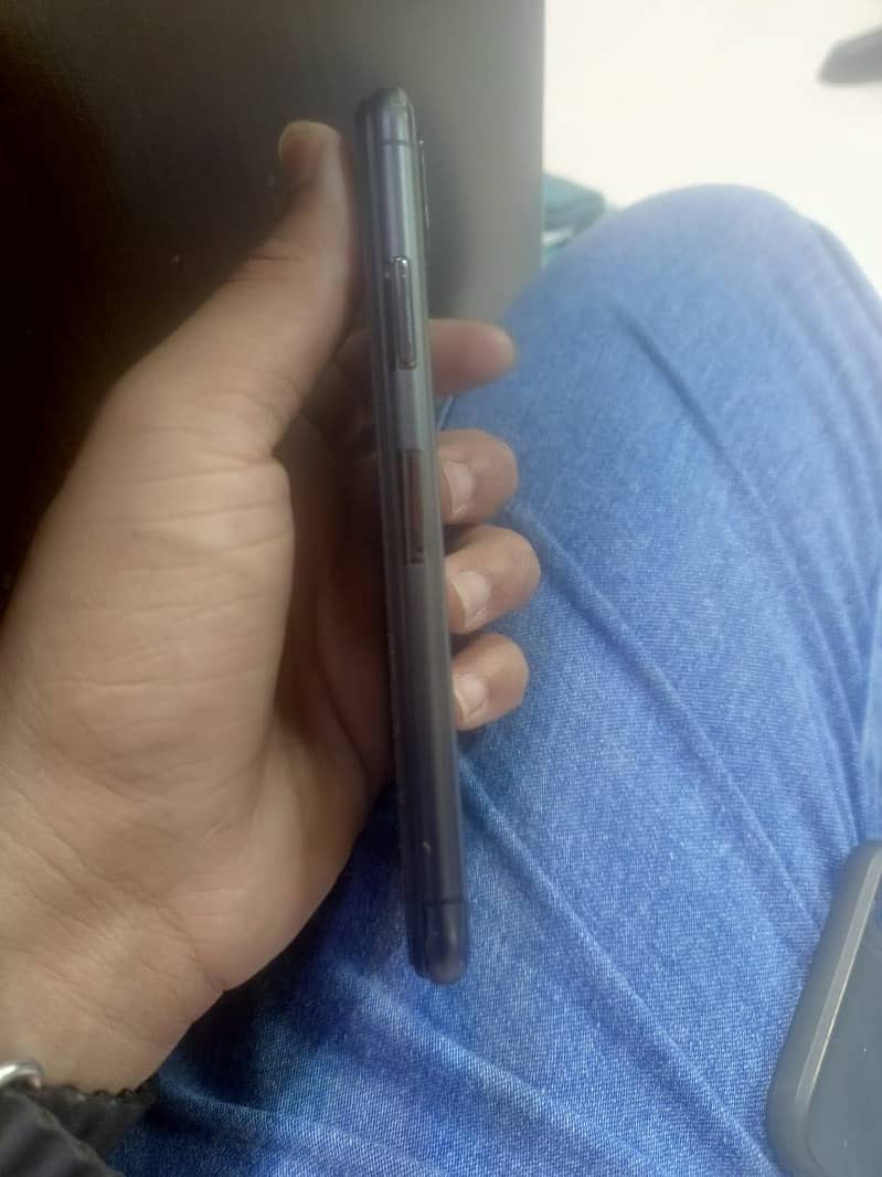 iPhone XS 3