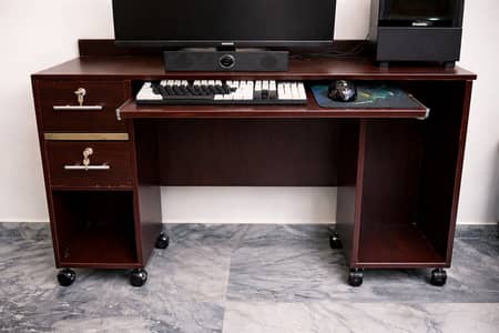 Modern Wooden Computer Table with Keyboard Tray – Stylish & Strong