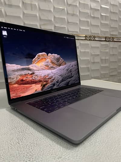 MacBook Pro 15-inch (2018) – Core i7, 16GB RAM, 512GB SSD, 4GB GPU