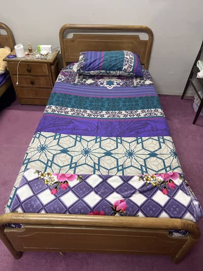 2 single bed with Side table