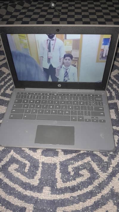 Chrome book hp orignal for sale 10/9 condition batry timing 5. to 6h