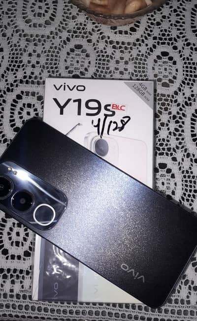 Selling vivo y19s 4 128 variant  Model: V2423 PTA APPROVED  27-28Ksel