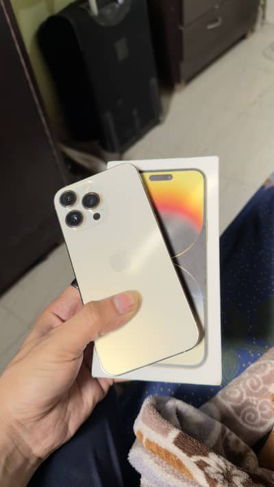 Iphone 14 pro max gold colour