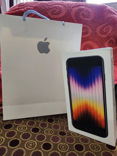 iPhone Se 2022 Box Pack