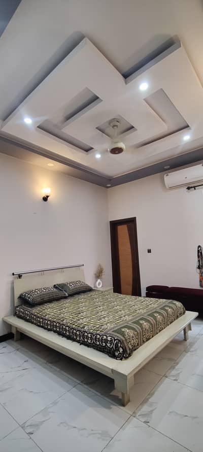 Queen size bed & dressing