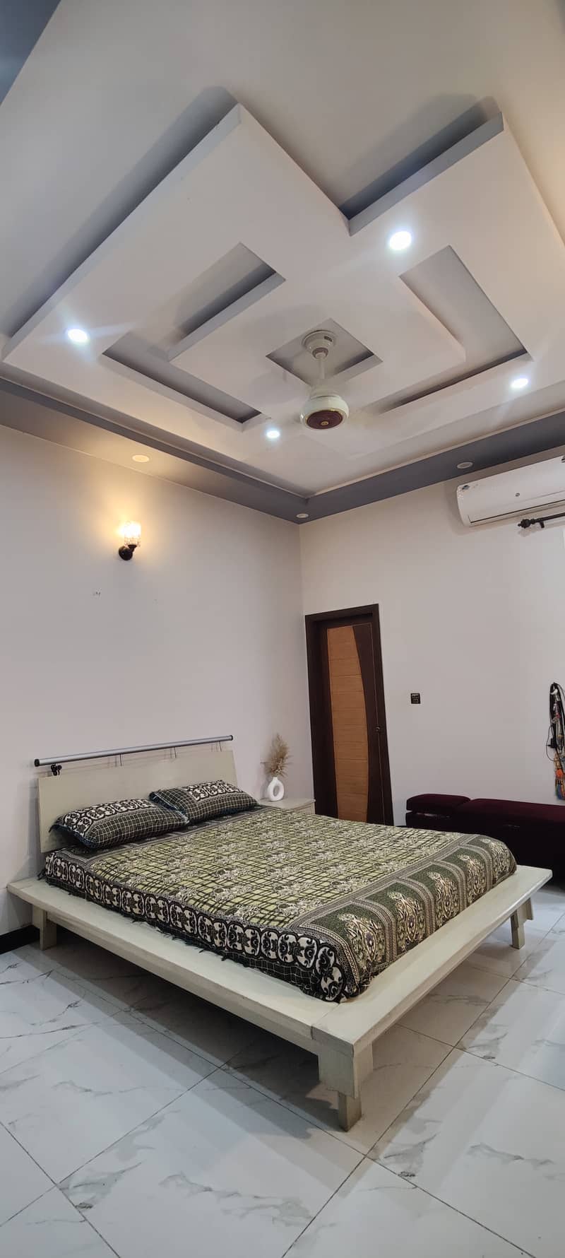 Queen size bed & dressing 0