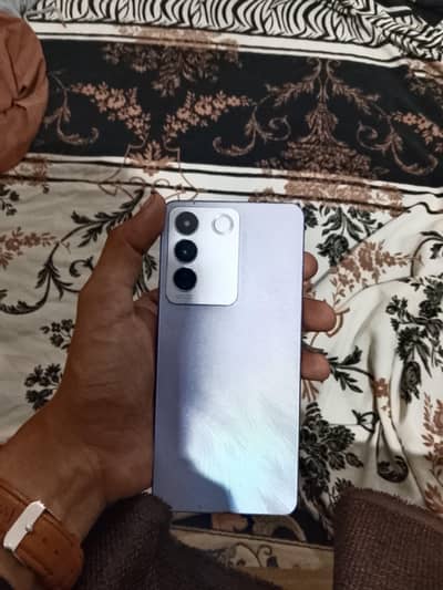 Vivo V27e 10/9 with box and charger
