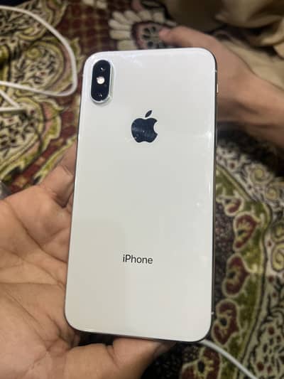 IPhone xs white color 10/9 condition 64gb…