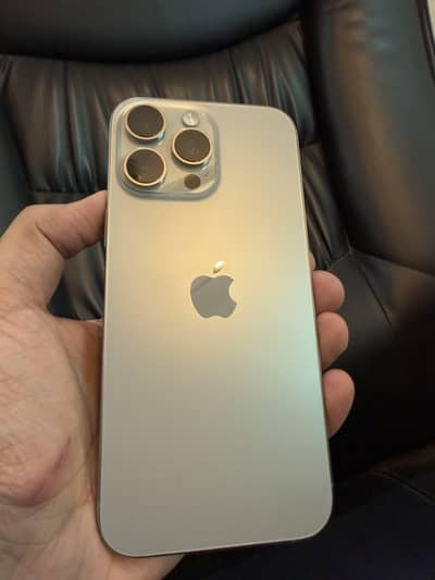 Apple Iphone 16 Pro Max 100% BH (with original charger)