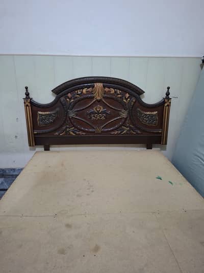 DOUBLE SIZE WOODEN BED WITHOUT SIDE TABLES