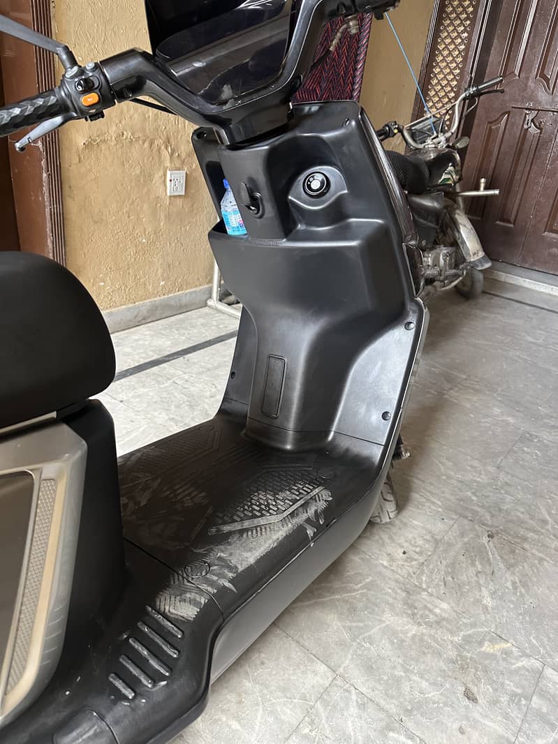 Revoo A12 electric scooty 7