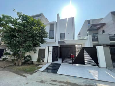 10 Marla House with Basement in Lake City | Extra Space | Premium Living