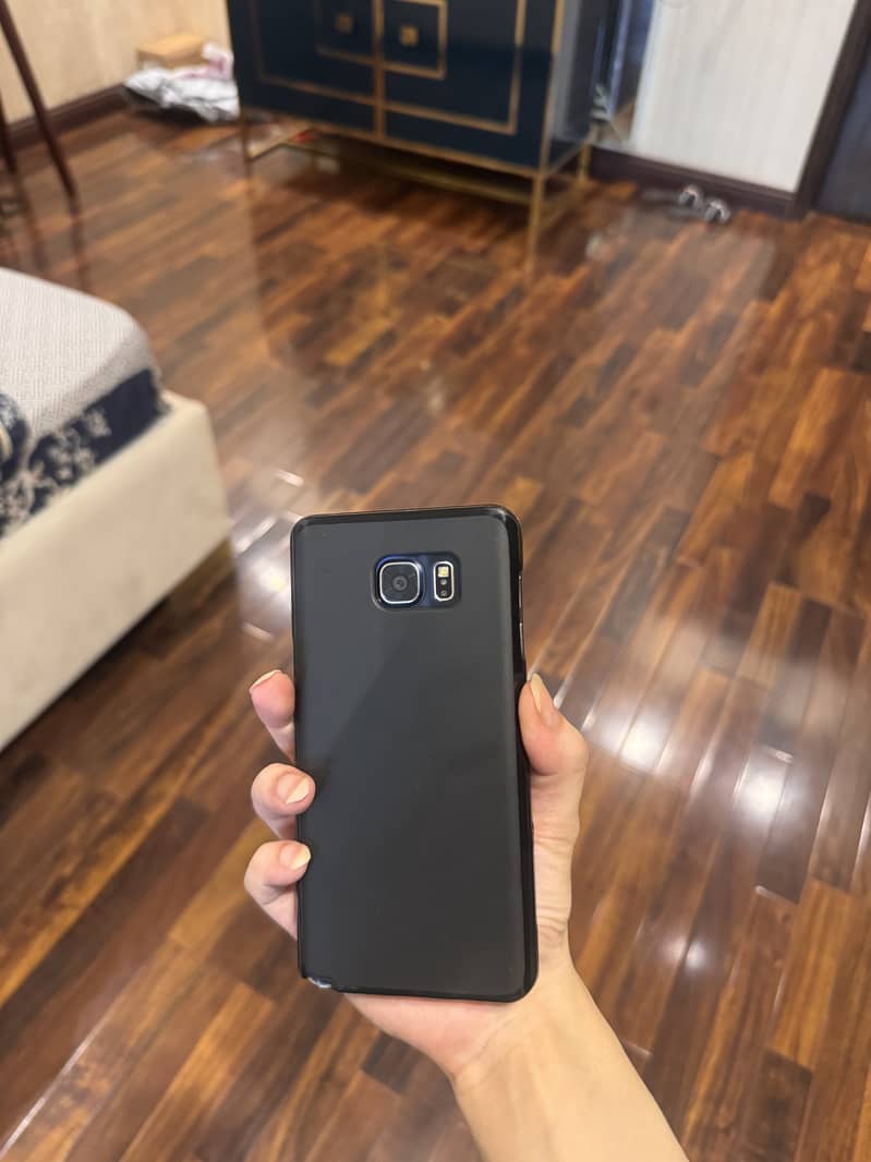 Galaxy Note 5 (superb condition) android version 7.0 0