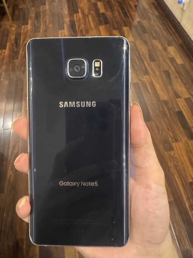 Galaxy Note 5 (superb condition) android version 7.0 2