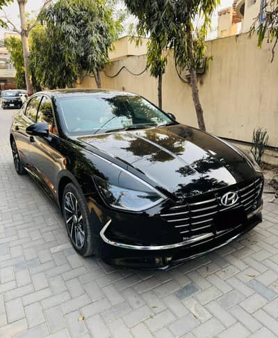 Hyundai Sonata Black Lush Condition