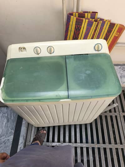 Washing machine and spinner