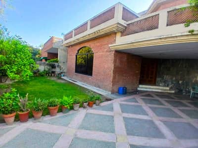 1 KANAL SOLID OLD IS GOLD RED BRICK HOUSE FOR SALE IN DHA PHASE 1 TOP LOCATION (100% ORIGNAL ADD)