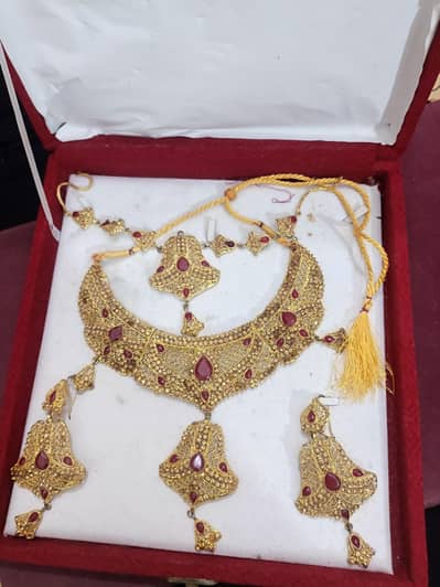 Beautiful local bridal Jewellery set | Used once| Like New