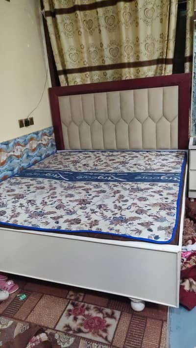 King size bed