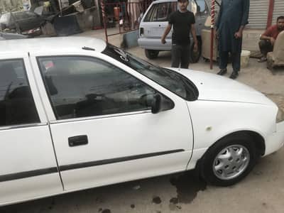 Cultus 2012 bhr se touchup h gari chat geniune h baki andr se puri gen