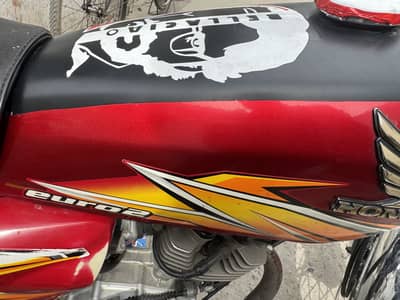 Honda 125 red colour