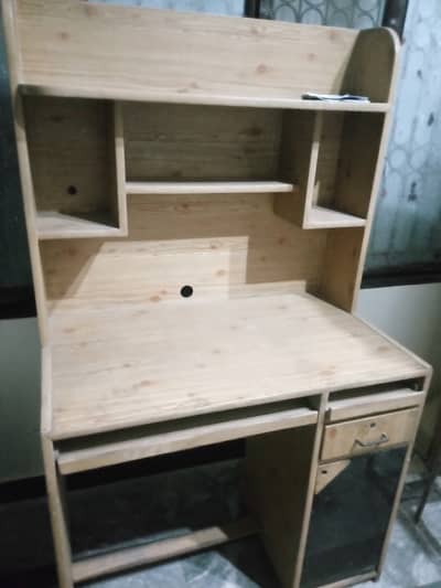 Computer table with very good condition. no termite ,no damage